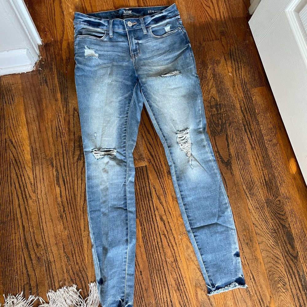 Trendy Like New Distressed Denim Jeggings